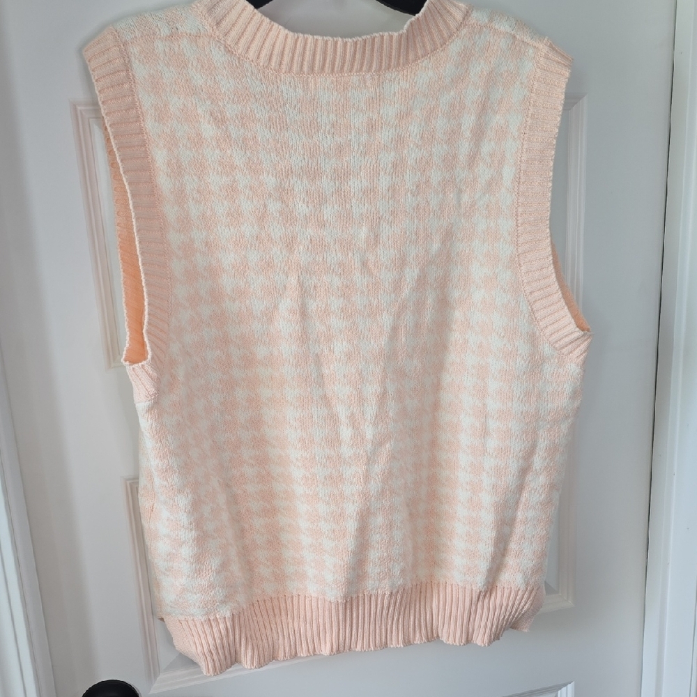 Pink V-Neck Sweater with Ribbed Texture - Picture 2 of 5